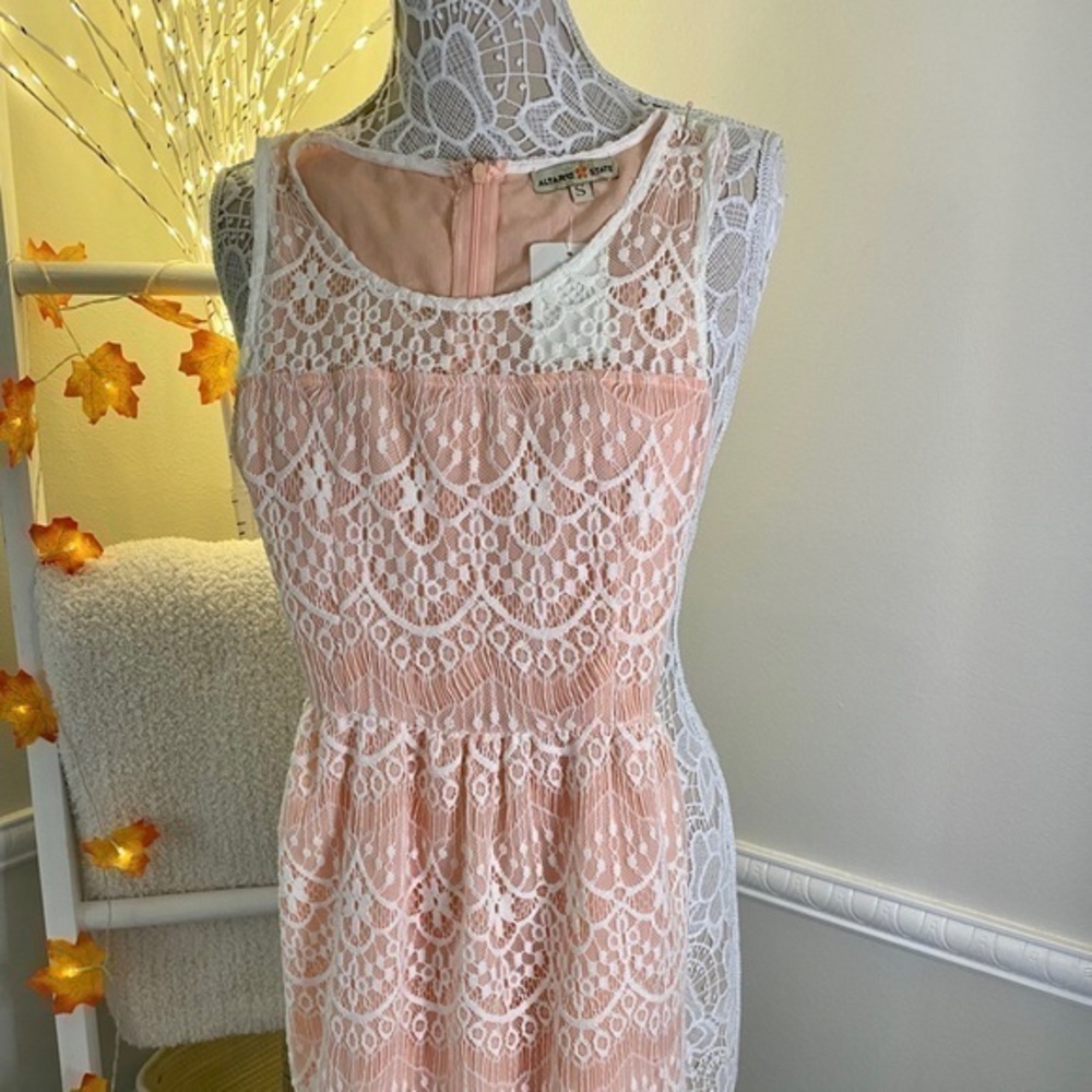 🌸CLEARANCE-Altar’d State Lace Dress NWT - C41🧡🤍